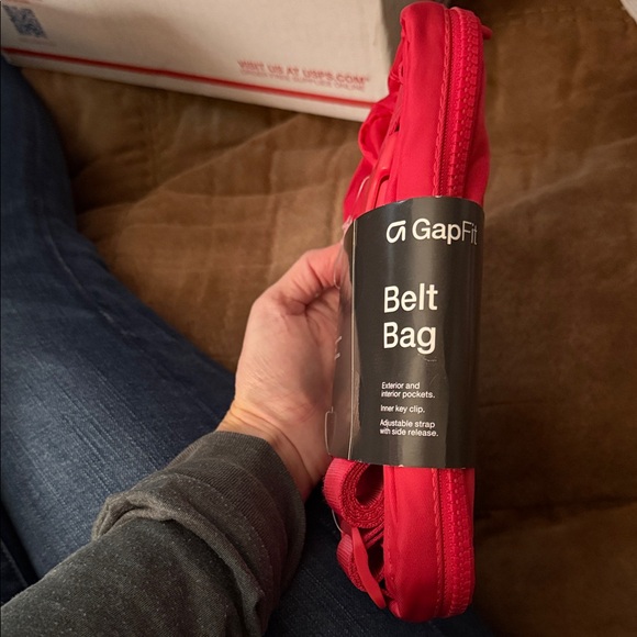 GAP Fit Red Belt Bag - Picture 4 of 4